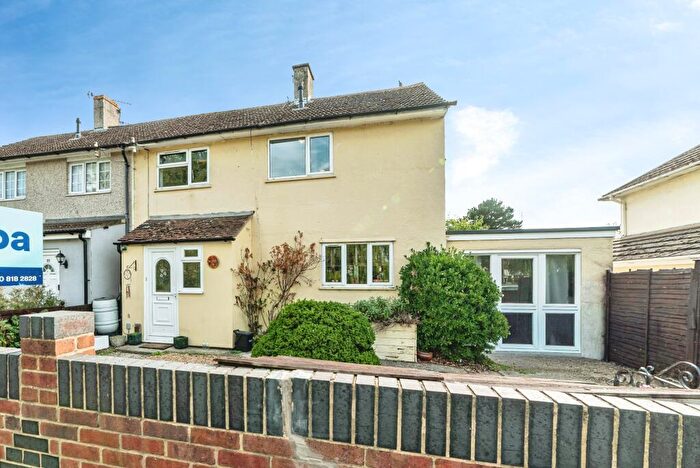 4 Bedroom Semi Detached House For Sale In Hawkchurch Road, Reading, RG2