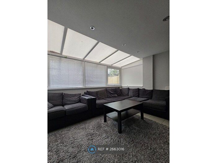 10 Bedroom Terraced House To Rent In Cathays Terrace, Cardiff, CF24