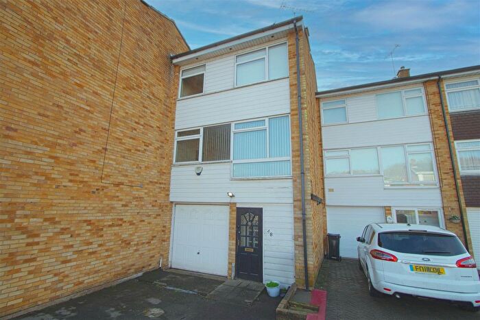 4 Bedroom Terraced House For Sale In Meadow Rise, Billericay, CM11