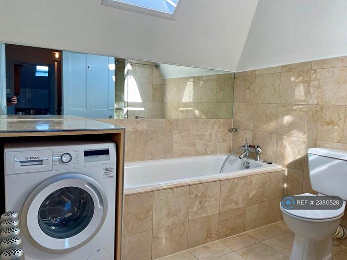 1 Bedroom Flat To Rent In Birch Grove, Lee Green, SE12