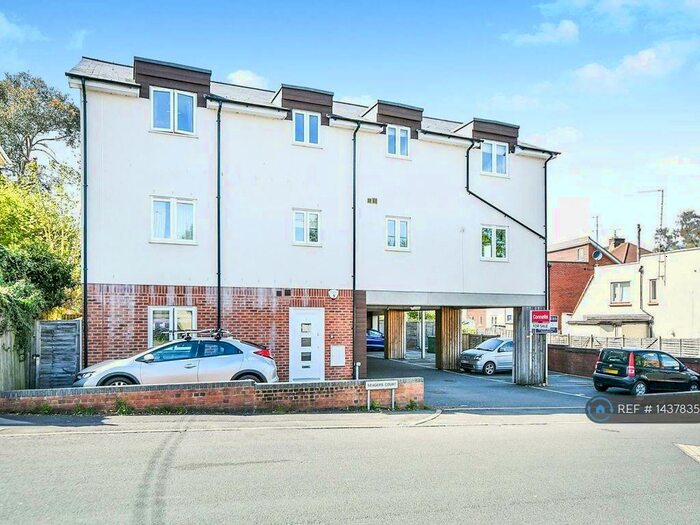 2 Bedroom Flat To Rent In Seagers Court, Chippenham, SN14