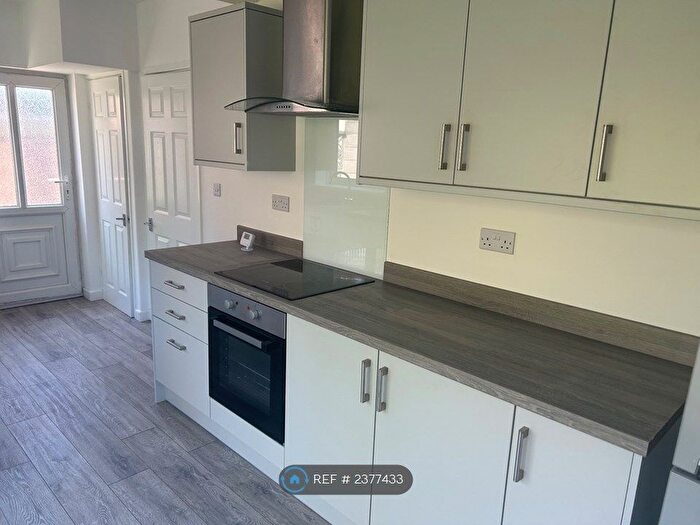 3 Bedroom Semi-Detached House To Rent In Raeburn Drive, Bradford, BD6