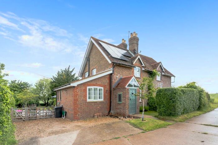 4 Bedroom Detached House To Rent In Upper Stoneham Farm, BN8