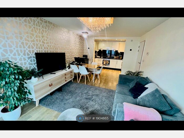 2 Bedroom Flat To Rent In Watson Place, London, SE25