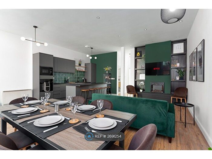 2 Bedroom Flat To Rent In Tobacco Wharf, Liverpool, L5