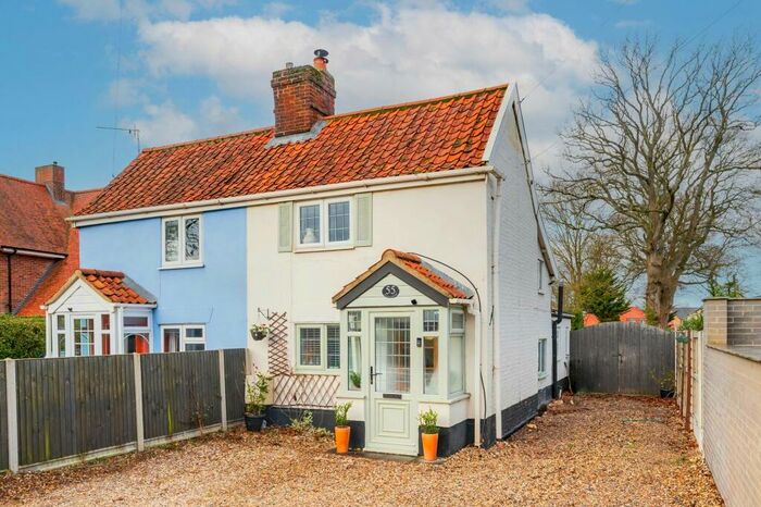 2 Bedroom Semi-Detached House For Sale In Norwich Common, Wymondham, NR18