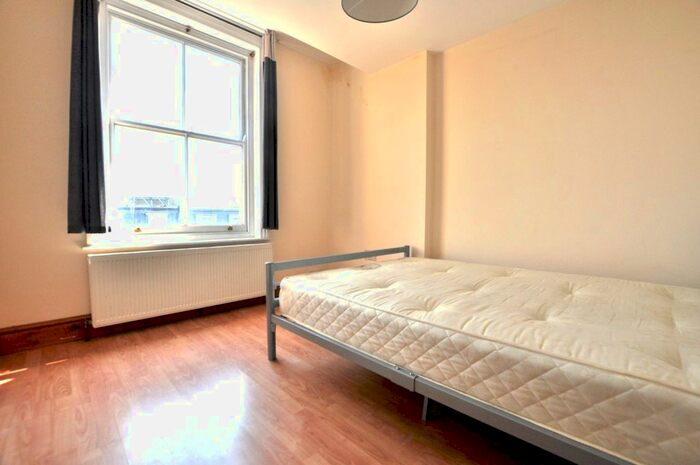 3 Bedroom Flat To Rent In Bethnal Green Road, London, E2