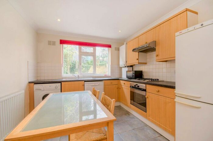 2 Bedroom Flat To Rent In Brecknock Road, Camden, London, N19