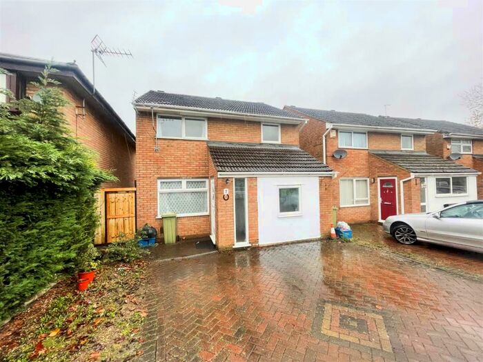 3 Bedroom Detached House To Rent In Favell Drive, Furzton, Milton Keynes, MK4