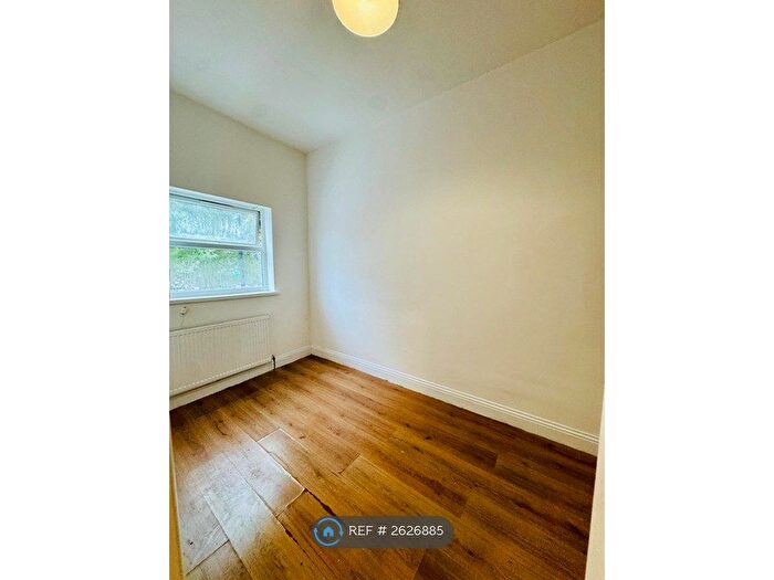 1 Bedroom Flat To Rent In High Road Leytonstone, London, E11