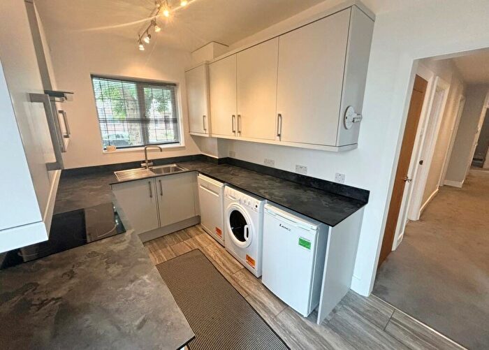 3 Bedroom Maisonette To Rent In South Woodford, E18