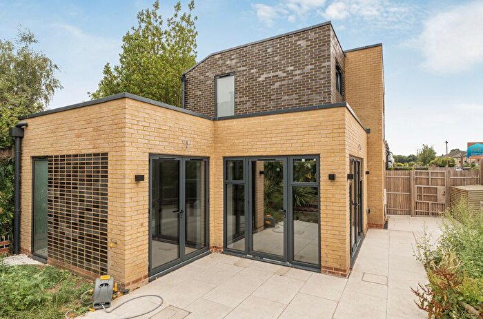 4 Bedroom Detached House For Sale In Lancaster Road, Barnet, EN4