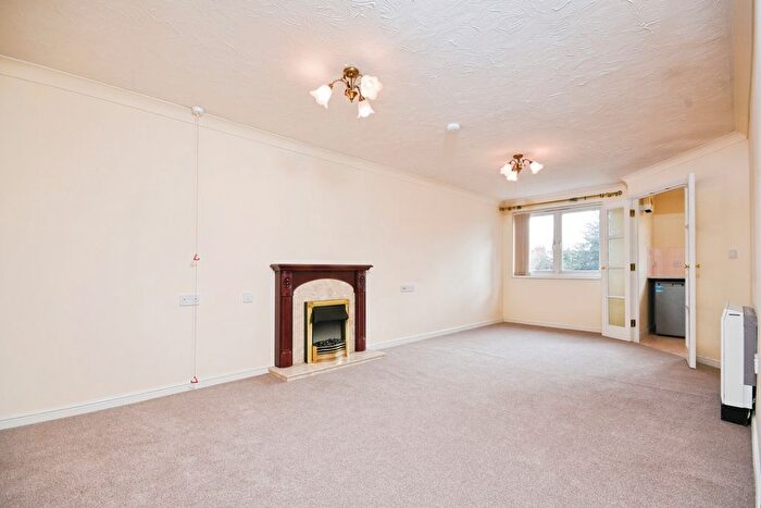 2 Bedroom Flat For Sale In Giles Court, West Bridgford, NG2