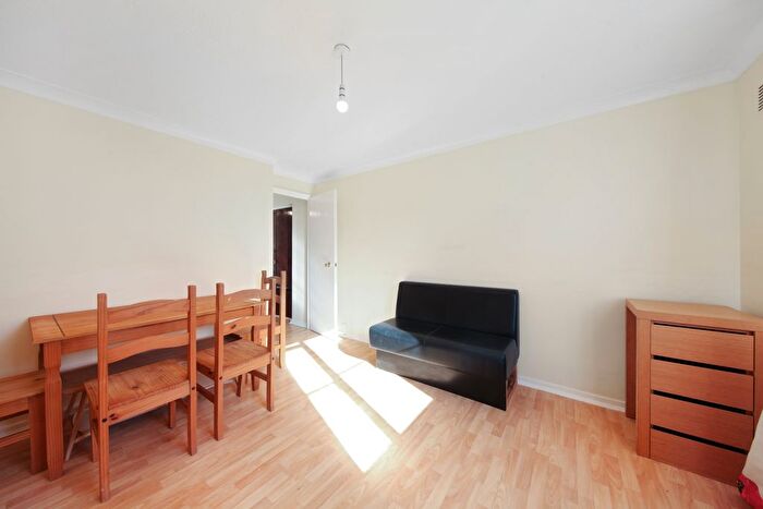 1 Bedroom Flat To Rent In Oliver Gardens, London, E6