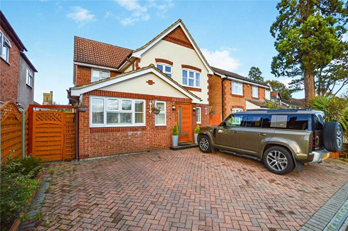 4 Bedroom Detached House To Rent In Pear Tree Road, Addlestone, Surrey, KT15