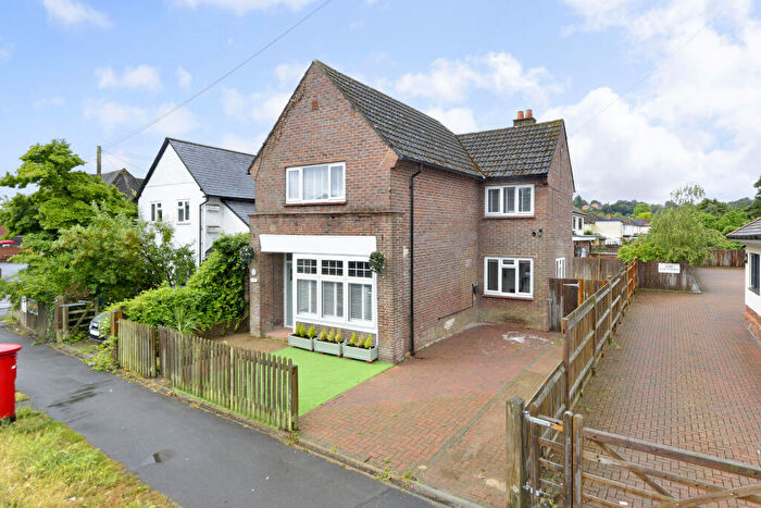 3 Bedroom Detached House For Sale In Bourne Road, Farncombe, Godalming, Surrey, GU7