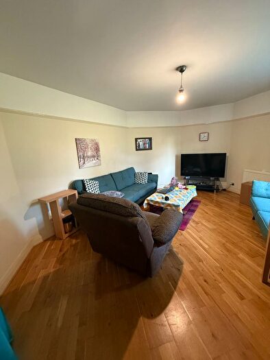 1 Bedroom Flat To Rent In Eversley Crescent, Isleworth, TW7