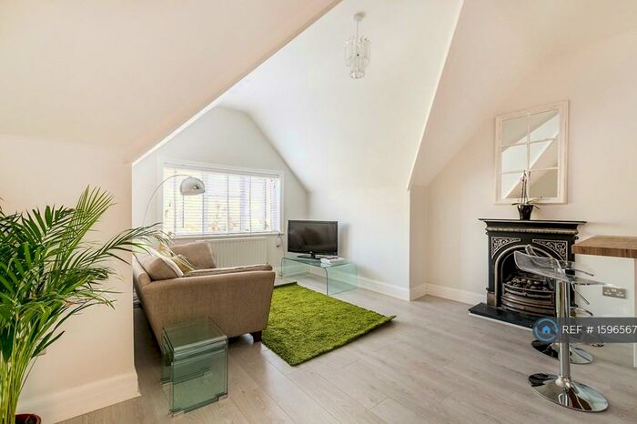 2 Bedroom Flat To Rent In Richmond Road, Kingston, KT2