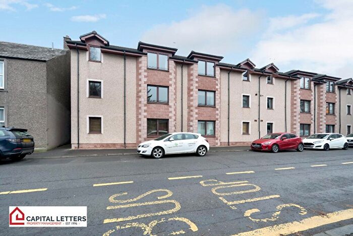 2 Bedroom Flat To Rent In Oliphant Court, Riverside, Stirling, FK8