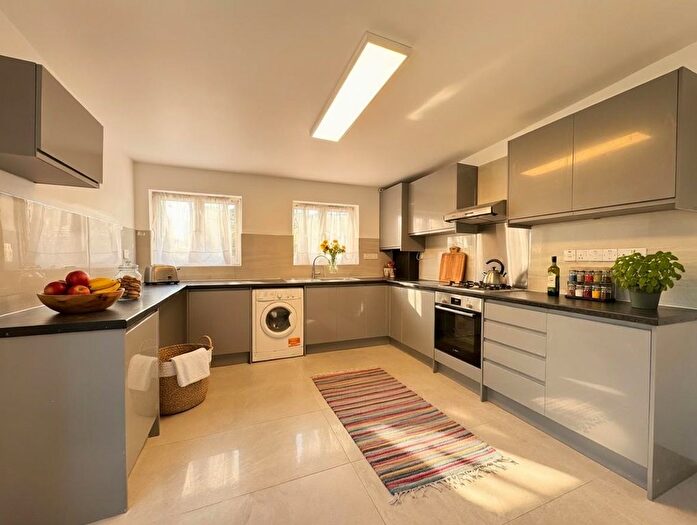 2 Bedroom Maisonette To Rent In St Albans Road, London, NW10