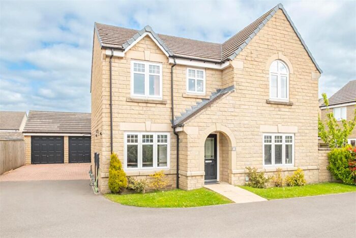 4 Bedroom Detached House For Sale In Pavilion View, Lindley, Huddersfield, HD3
