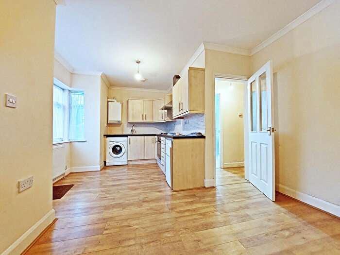 2 Bedroom Apartment For Sale In Shaftesbury Avenue, Harrow, HA2