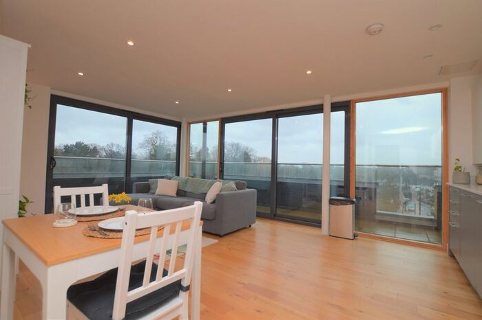 2 Bedroom Flat To Rent In Station Approach, London, SE9