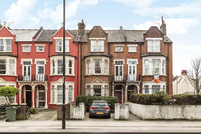 1 Bedroom Flat To Rent In Poynders Road, Clapham, SW4