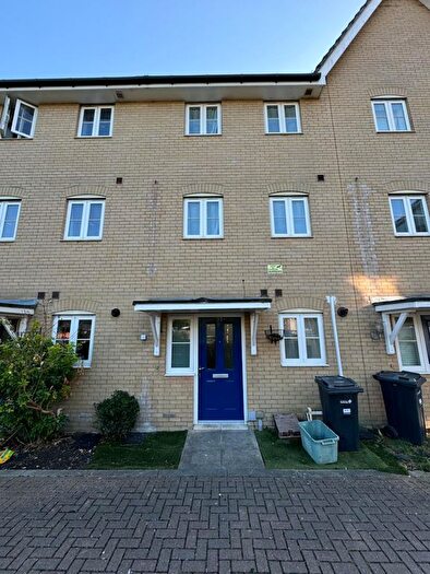 4 Bedroom Town House To Rent In Craigen Gardens, Ilford, IG3