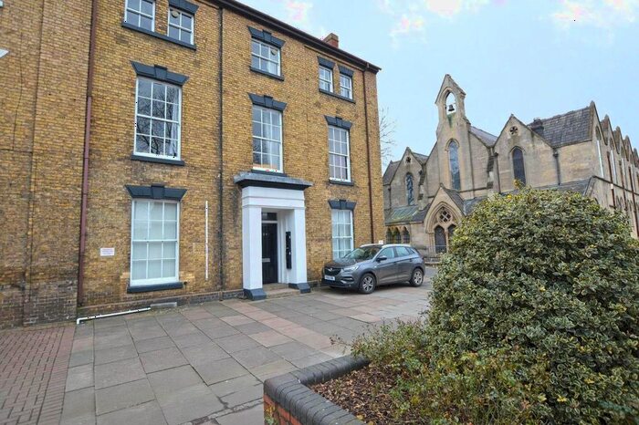 1 Bedroom Flat For Sale In Warwick Street, Rugby, CV21