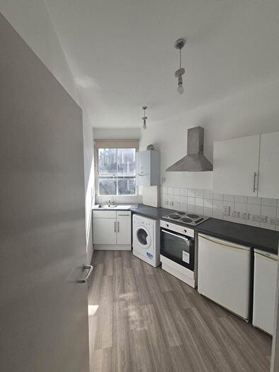 2 Bedroom Flat To Rent In Well Street, Hackney, London, E9