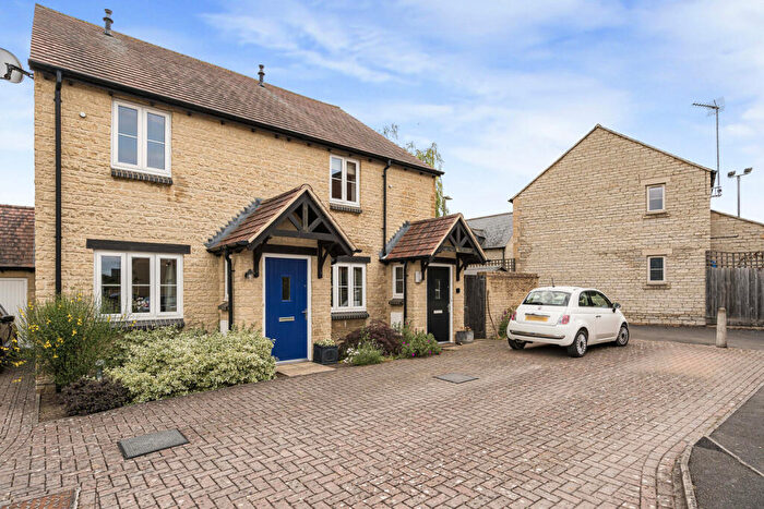 2 Bedroom Semi-Detached House For Sale In Randolph Avenue, Woodstock, OX20