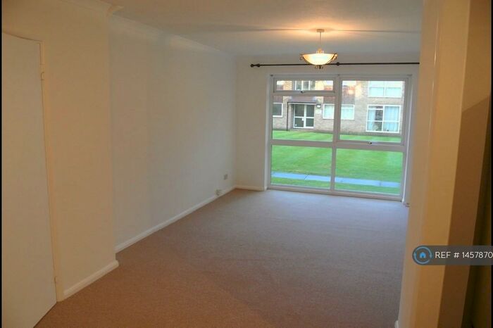 1 Bedroom Flat To Rent In Chanctonbury Gardens, Sutton, SM2