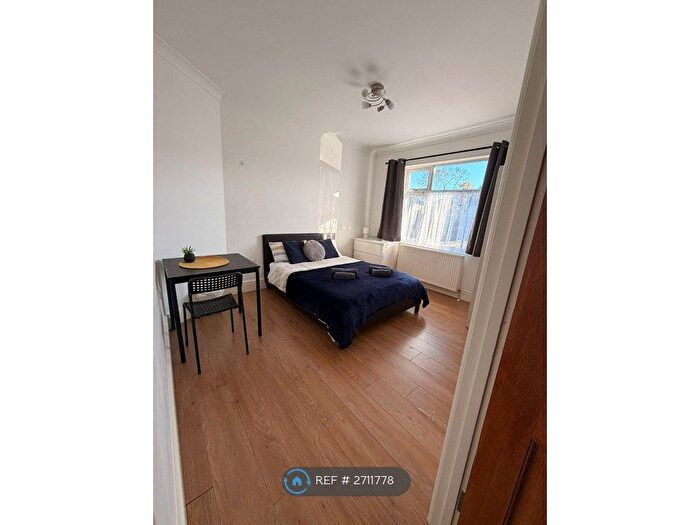 2 Bedroom Semi-detached House To Rent In Eastern Avenue East, Romford, RM1