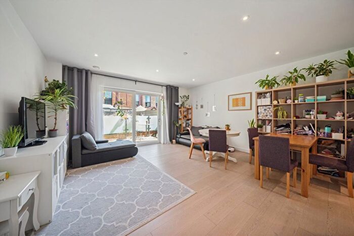 3 Bedroom Flat To Rent In Lismore Boulevard, Colindale, NW9
