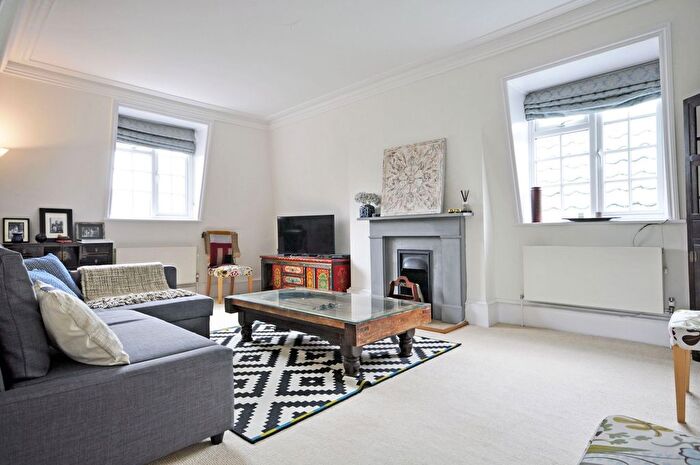 2 Bedroom Flat To Rent In Upper Richmond Road West, East Sheen, SW14