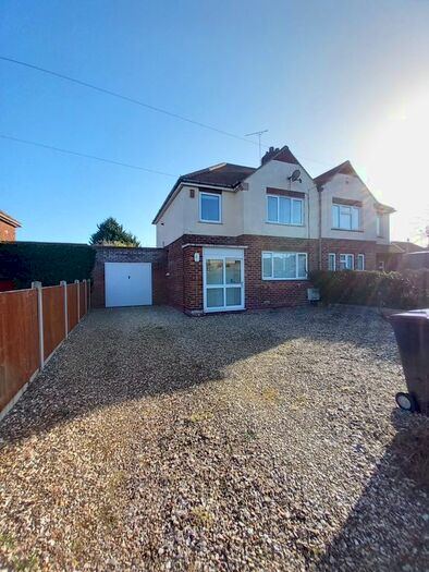 2 Bedroom Semi-Detached House To Rent In Aldersey Road, Crewe, CW2