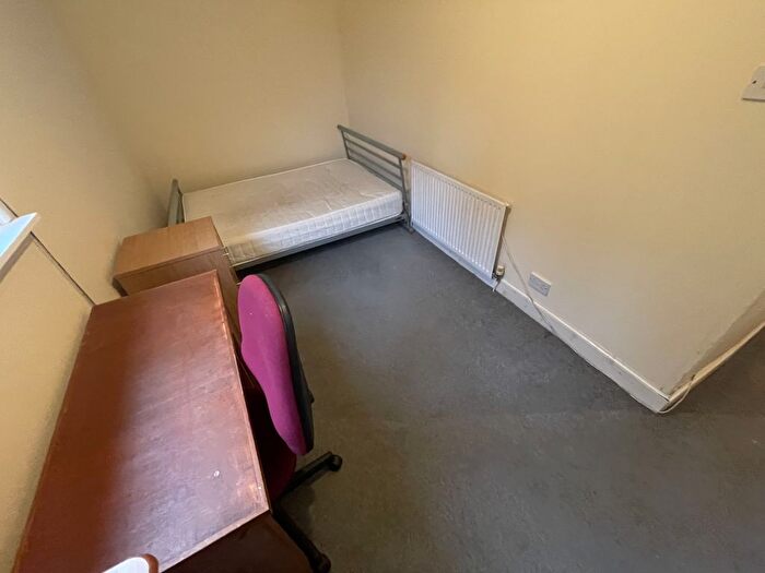 1 Bedroom Flat To Rent In Lytton Street, Dundee, Angus, DD2