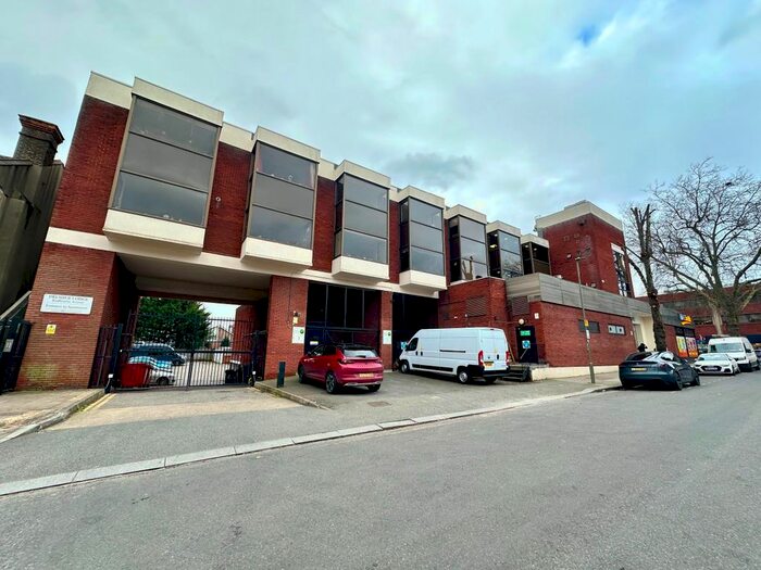 1 Bedroom Flat To Rent In Redbourne Avenue, London, N3