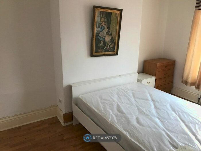 2 Bedroom Flat To Rent In Whitehall Road, Gateshead, NE8