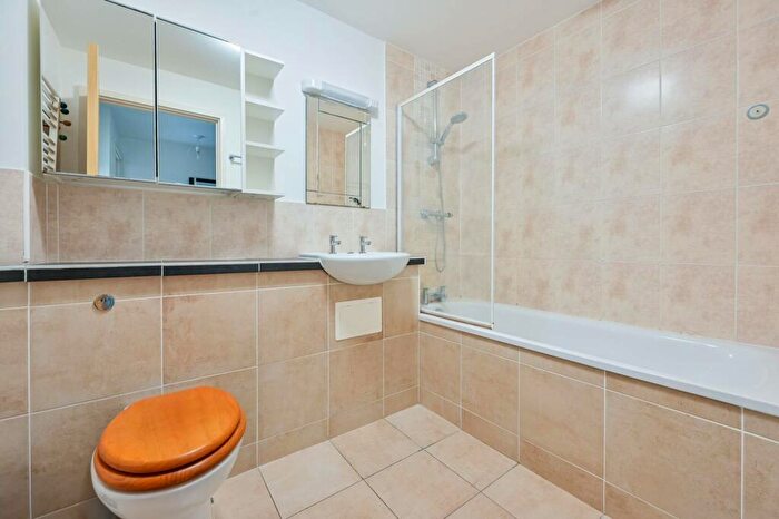 1 Bedroom Flat For Sale In Old Kent Road, Peckham, London, SE15