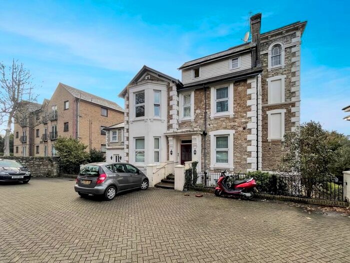 2 Bedroom Flat To Rent In East Hill Road, Ryde, PO33