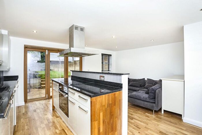 2 Bedroom Flat To Rent In Baring Road London, SE12