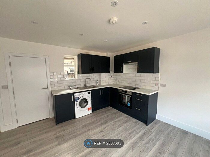 2 Bedroom Flat To Rent In High Street, Southampton, SO14