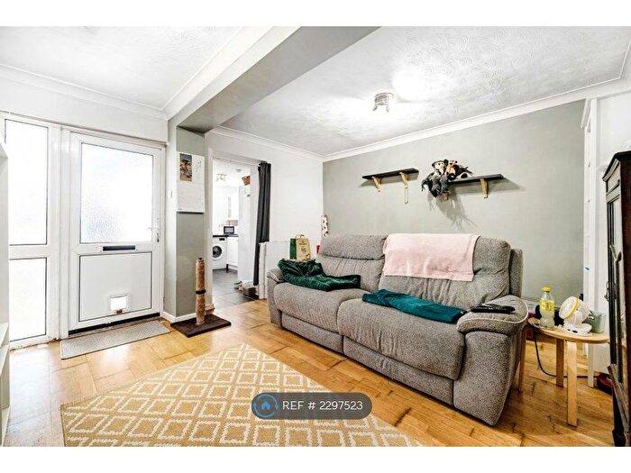 1 Bedroom Flat To Rent In Curtis Street, Swindon, SN1