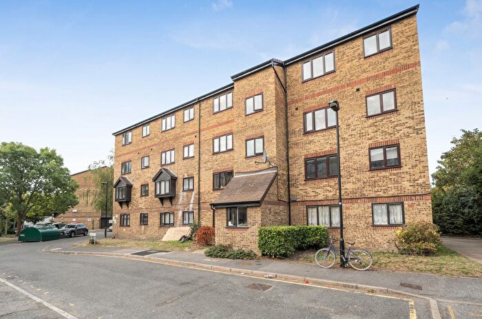 1 Bedroom Flat For Sale In Caradon Close, London, E11