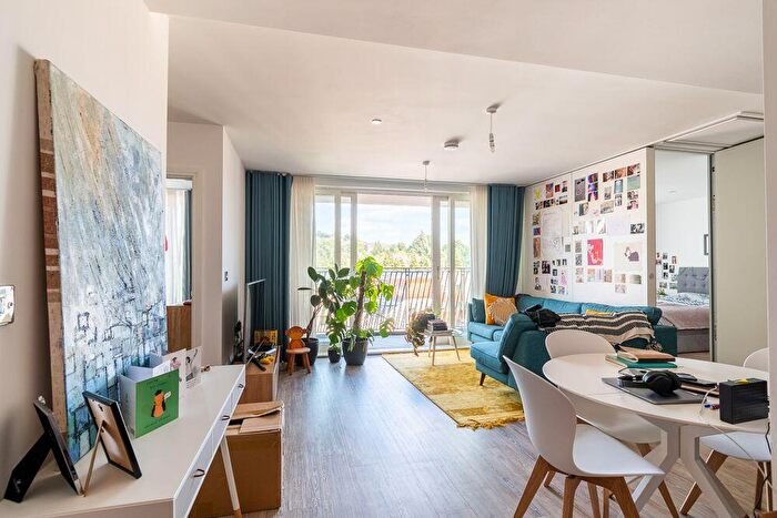 2 Bedroom Apartment To Rent In Royal View, Victoria Bridge Road, Bath, BA2