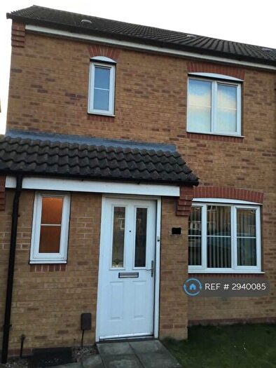 3 Bedroom Semi-Detached House To Rent In Aidans Close, Doncaster, DN2