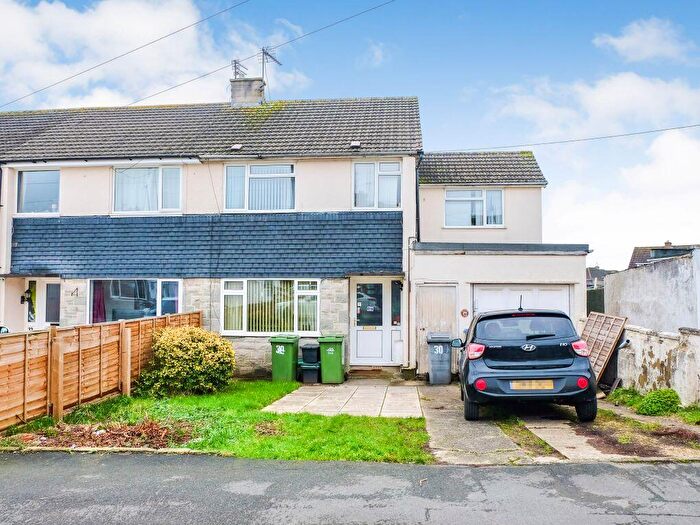 4 Bedroom Semi Detached House For Sale In Burnett Road, Trowbridge, Wiltshire, BA14