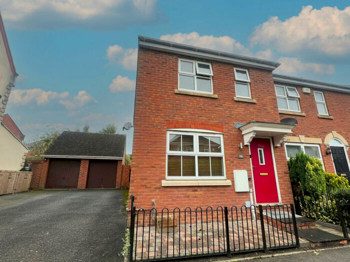 3 Bedroom End Of Terrace House To Rent In Rumbush Lane, Dickens Heath, B90